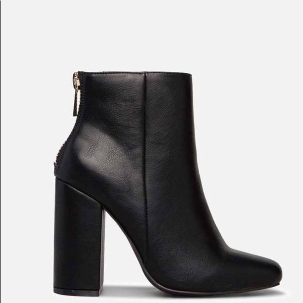 New in box Just Fab Jessee Block Heel Bootie - 12